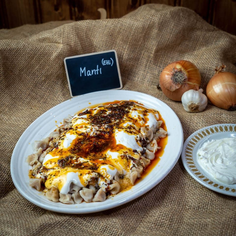 Mantı with yoghurt and paprika butter